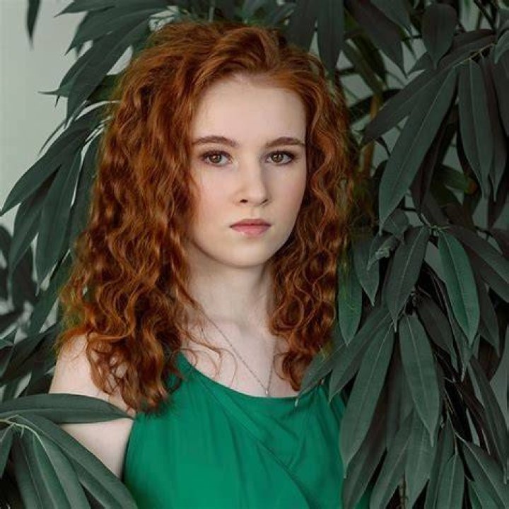 Do redheads suit green?