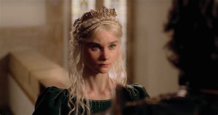 Does Emhyr marry fake Ciri?