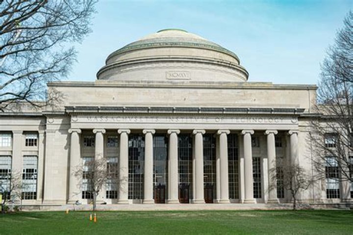 Does MIT have a valedictorian?