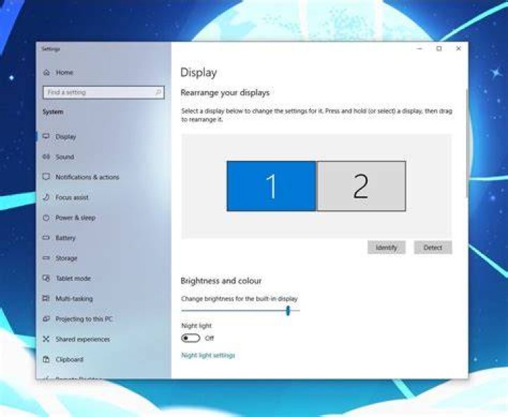 How do I use different screens in Windows?