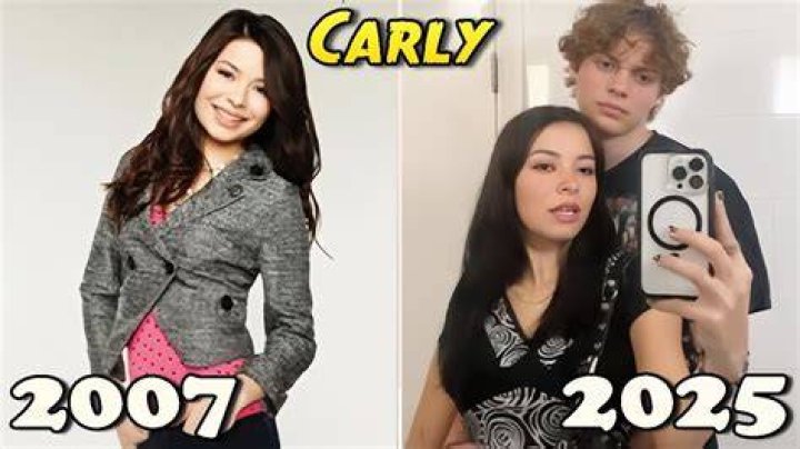 How old is Carly in iCarly 2021?