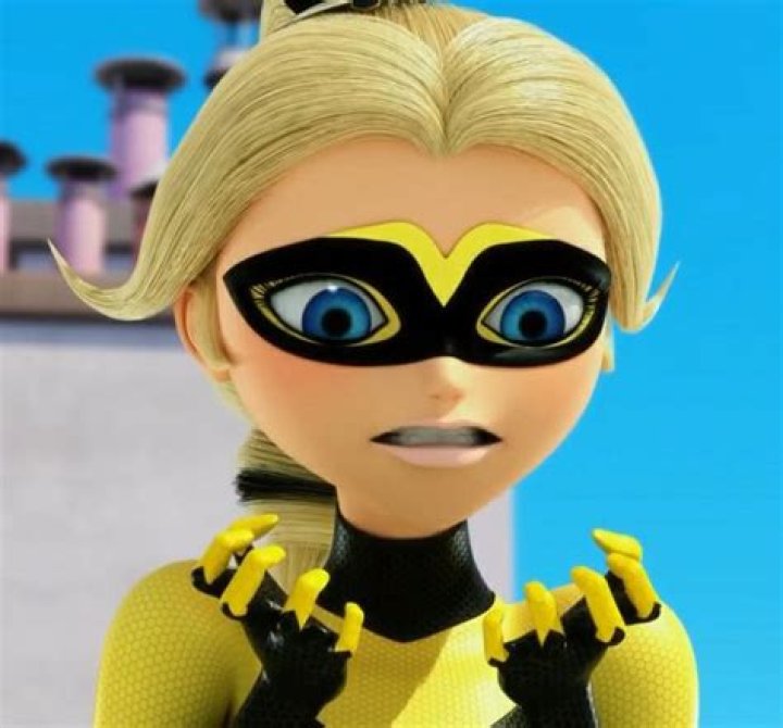 Is Chloe still queen bee?