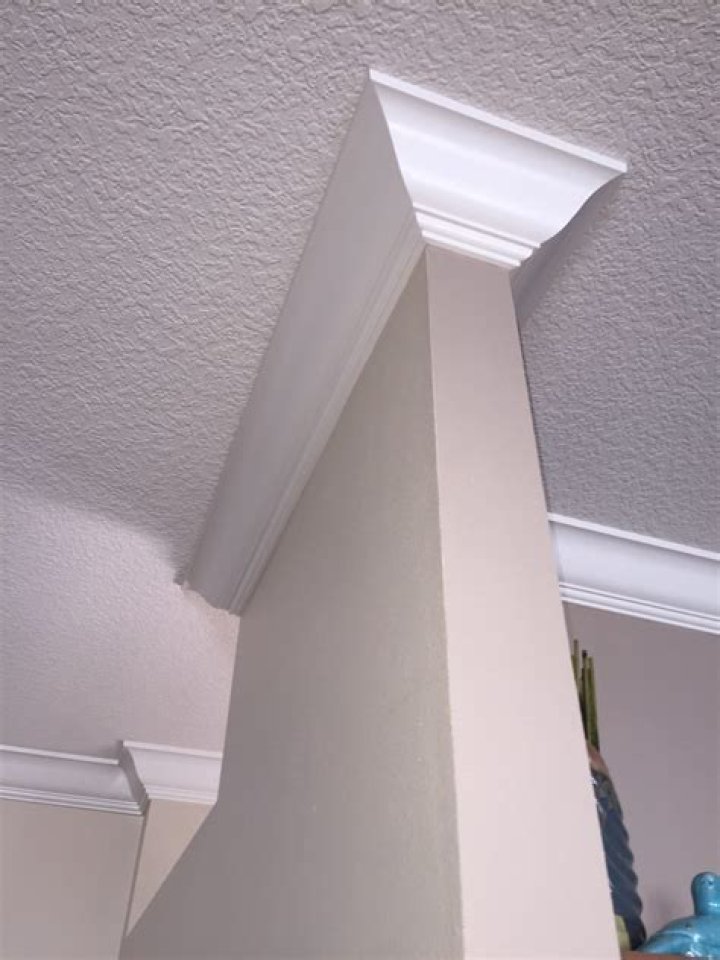 Is crown molding Still in Style 2020?
