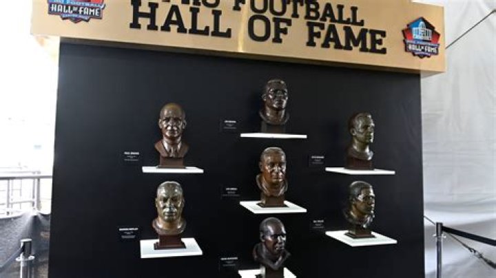 What do pro football Hall of Famers get?
