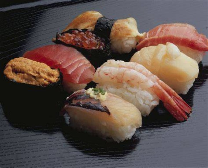 What does nigiri mean in Japanese?
