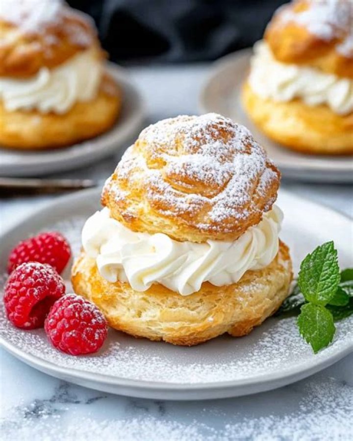 What filling is traditionally used in pastry?