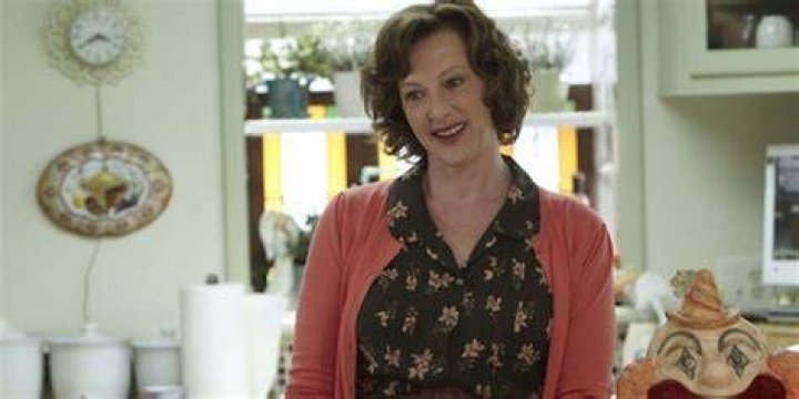What happens to Sheila in Shameless?