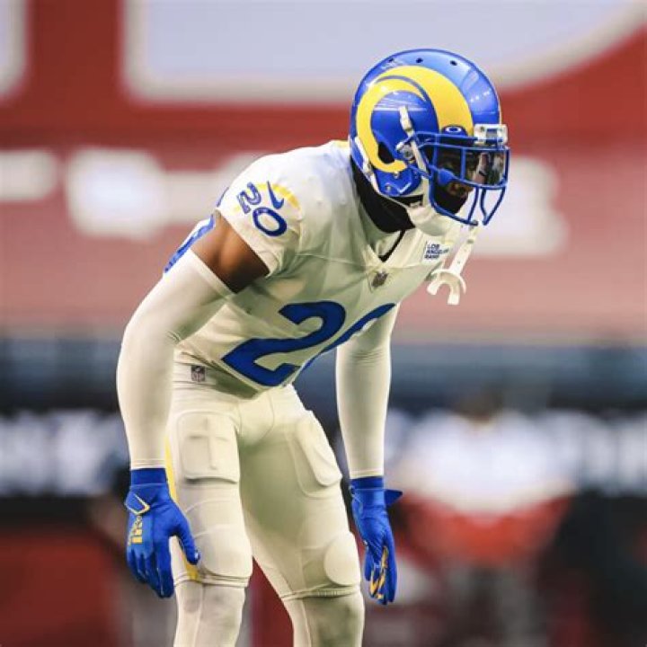 What helmet does Jalen Ramsey wear?