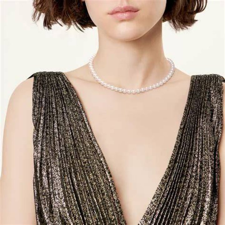 Where does Tiffany get their pearls?