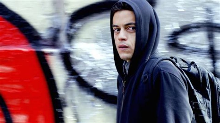 Who does Elliot Love in Mr. Robot?