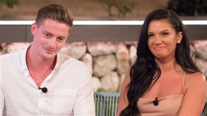 Who is Alexandra from Love Island with?